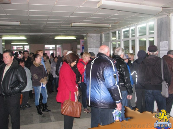 В ялтинскую поликлинику огромные очереди - «Новости Крыма»