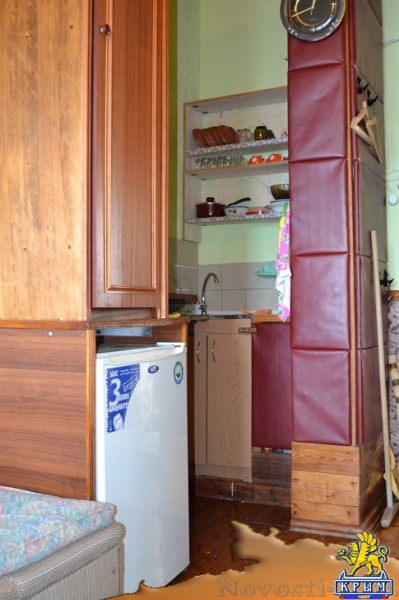 Отдых в Ялте. На Самом берегу моря в Ялте.Эллинг до 4 человек.Свой пляж Отдых в Крыму 2016 - жильё в Крыму без посредников - «Отдых в Ялте»