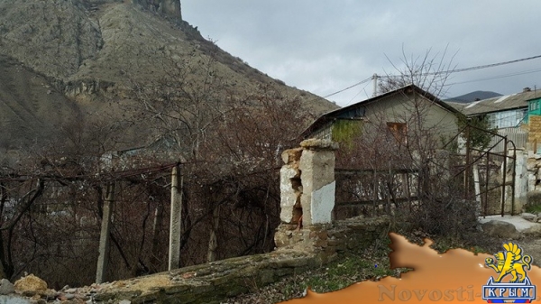 Крымский журналист показал заброшенную меджлисовцами мечеть и полуразрушенные родовые дома Джемилева и Чубарова в Ай-Серезе (ФОТО) - «Политика Крыма»