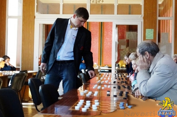Чемпион мира по шашкам дал сеанс одновременной игры и мастер-класс в Симферополе (ФОТО) - «Общество Крыма»