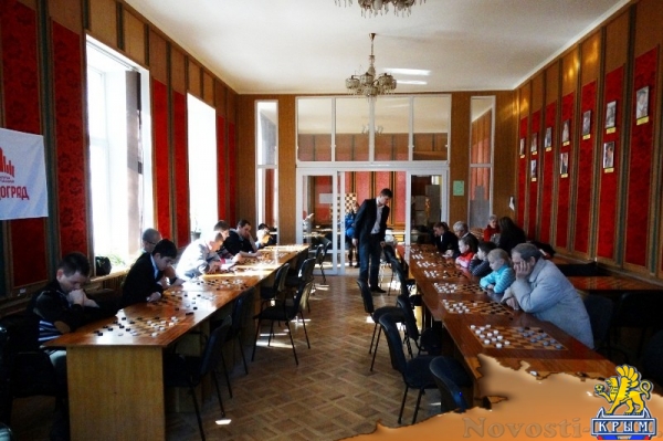 Чемпион мира по шашкам дал сеанс одновременной игры и мастер-класс в Симферополе (ФОТО) - «Общество Крыма»