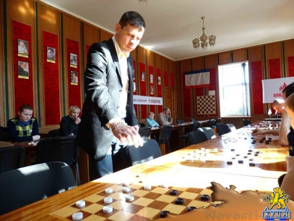 Чемпион мира по шашкам дал сеанс одновременной игры и мастер-класс в Симферополе (ФОТО) - «Общество Крыма»