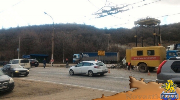 Фура со стройматериалами слетела с горной трассы возле Алушты (ФОТО) - «Общество Крыма» Фура со стройматериалами слетела с горной трассы возле Алушты (ФОТО) - «Общество Крыма»