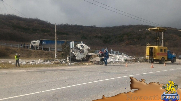Фура со стройматериалами слетела с горной трассы возле Алушты (ФОТО) - «Общество Крыма» Фура со стройматериалами слетела с горной трассы возле Алушты (ФОТО) - «Общество Крыма»