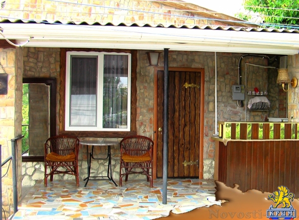 Отдых в Феодосии. Двухкомнатный домик с террасой на 3-7 человек в Феодосии. Отдых в Крыму 2016 - жильё в Крыму без посредников - «Отдых в Феодосии»