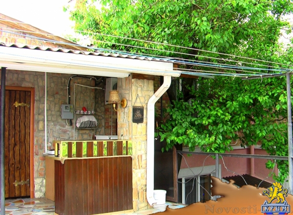 Отдых в Феодосии. Двухкомнатный домик с террасой на 3-7 человек в Феодосии. Отдых в Крыму 2016 - жильё в Крыму без посредников - «Отдых в Феодосии»