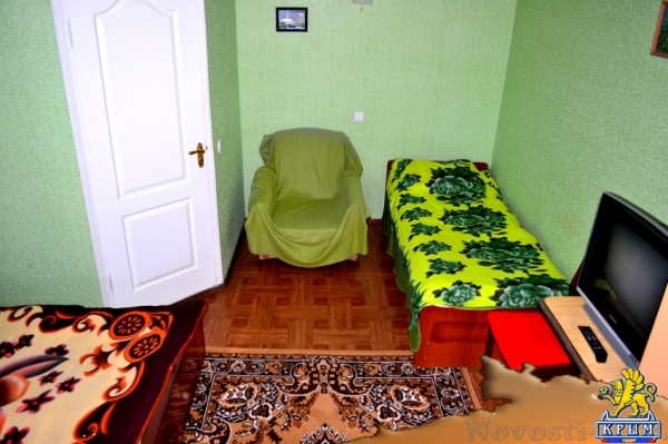 Отдых в Феодосии. Двухкомнатный домик с террасой на 3-7 человек в Феодосии. Отдых в Крыму 2016 - жильё в Крыму без посредников - «Отдых в Феодосии»