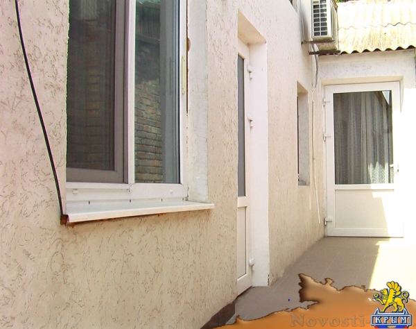 Отдых в Феодосии. Отдельный дом со своим закрытым двором и гаражом, без хозяев, в Феодосии. Отдых в Крыму 2016 - жильё в Крыму без посредников - «Отдых в Феодосии»