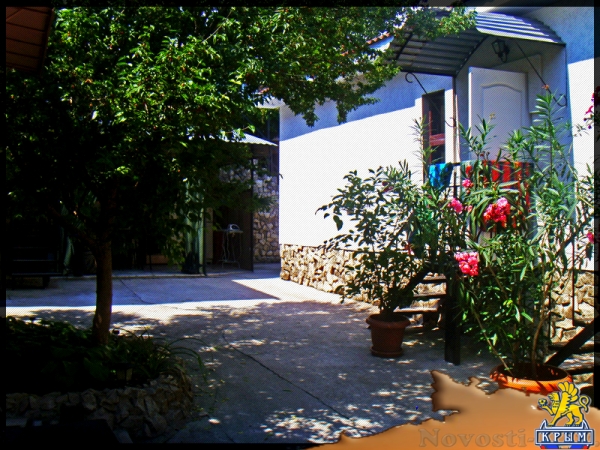 Отдых в Феодосии. Двухкомнатный домик с беседкой на 3-5 человек в Феодосии. Отдых в Крыму 2016 - жильё в Крыму без посредников - «Отдых в Феодосии»
