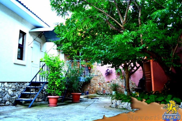 Отдых в Феодосии. Домик под абрикосовым деревом на 2-4 человека в Феодосии. Отдых в Крыму 2016 - жильё в Крыму без посредников - «Отдых в Феодосии» Отдых в Феодосии. Домик под абрикосовым деревом на 2-4 человека в Феодосии. Отдых в Крыму 2016 - жильё в Крыму без посредников - «Отдых в Феодосии»