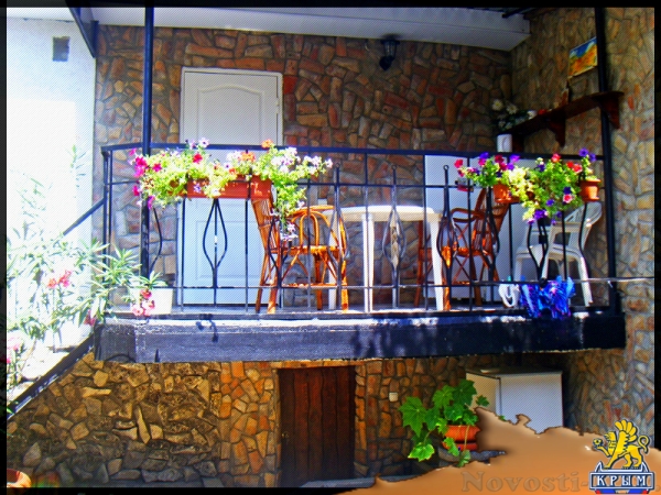 Отдых в Феодосии. Уютный домик с террасой на 2-5 человек в Феодосии. Отдых в Крыму 2016 - жильё в Крыму без посредников - «Отдых в Феодосии»