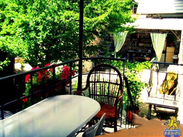 Отдых в Феодосии. Уютный домик с террасой на 2-5 человек в Феодосии. Отдых в Крыму 2016 - жильё в Крыму без посредников - «Отдых в Феодосии»