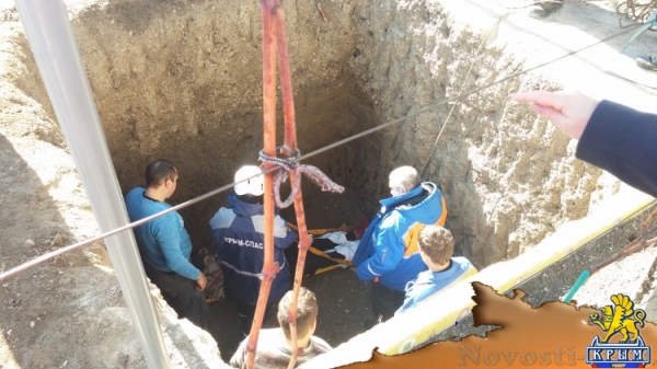 Спасатели в Судаке помогли пенсионерке выбраться из ямы, которую она сама выкопала - «Происшествия»