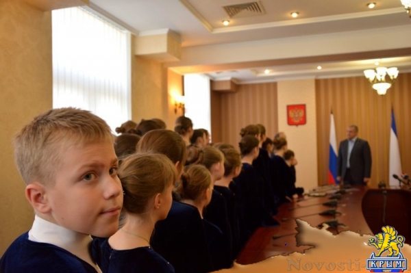 Аксёнов поздравил с победой в хоровом чемпионате мира капеллу Симферопольской детской музыкальной школы, а музыканты ему спели о Родине (ФОТО, АУДИО) - «Общество Крыма» Аксёнов поздравил с победой в хоровом чемпионате мира капеллу Симферопольской детской музыкальной школы, а музыканты ему спели о Родине (ФОТО, АУДИО) - «Общество Крыма»