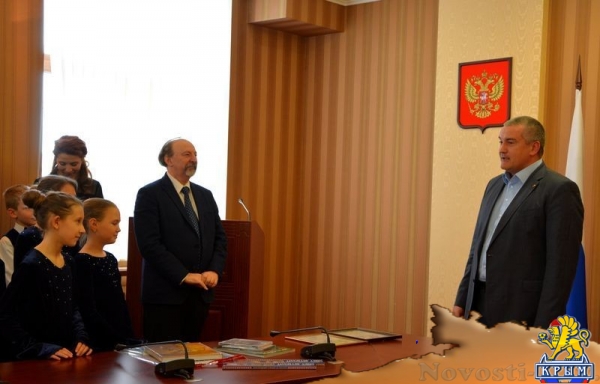 Аксёнов поздравил с победой в хоровом чемпионате мира капеллу Симферопольской детской музыкальной школы, а музыканты ему спели о Родине (ФОТО, АУДИО) - «Общество Крыма» Аксёнов поздравил с победой в хоровом чемпионате мира капеллу Симферопольской детской музыкальной школы, а музыканты ему спели о Родине (ФОТО, АУДИО) - «Общество Крыма»