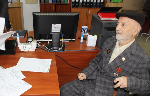 Госкомрегистр принимает без очереди ветеранов ВОВ, инвалидов и граждан старше 78 лет - «Госкомрегистр»