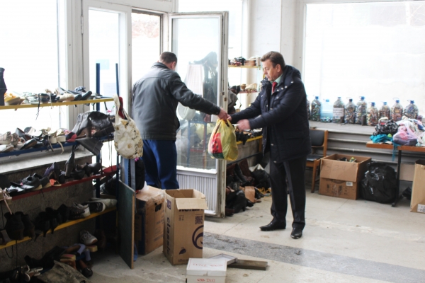 В День спонтанного проявления доброты Госкомрегистр призывает крымчан поддержать акцию по сбору вещей для нуждающихся - «Госкомрегистр»