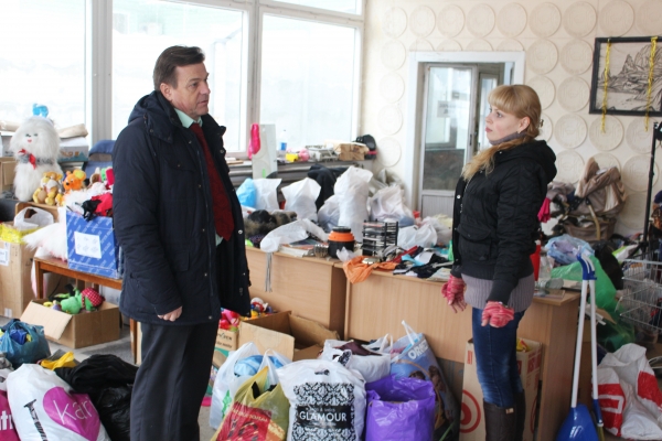 В День спонтанного проявления доброты Госкомрегистр призывает крымчан поддержать акцию по сбору вещей для нуждающихся - «Госкомрегистр»