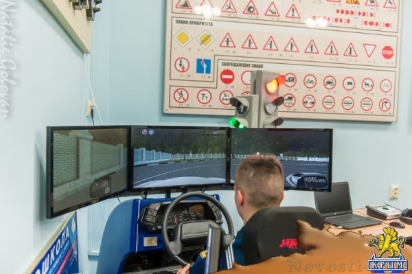 В севастопольском училище имени Нахимова гостям показывали пушки, акваланги и горящие мины (ФОТОРЕПОРТАЖ) - «Общество Крыма»