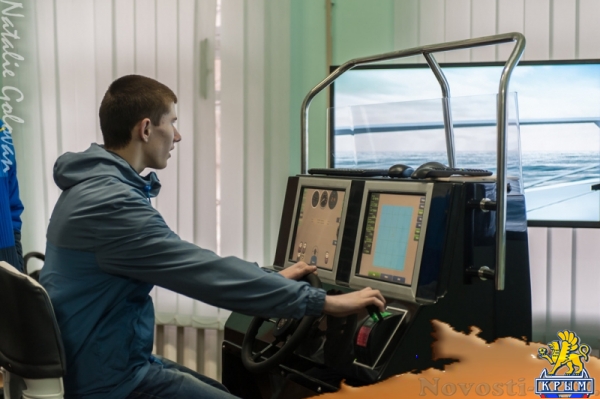 В севастопольском училище имени Нахимова гостям показывали пушки, акваланги и горящие мины (ФОТОРЕПОРТАЖ) - «Общество Крыма»