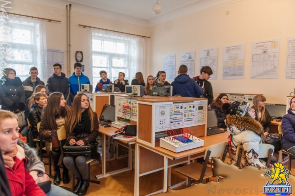 В севастопольском училище имени Нахимова гостям показывали пушки, акваланги и горящие мины (ФОТОРЕПОРТАЖ) - «Общество Крыма»