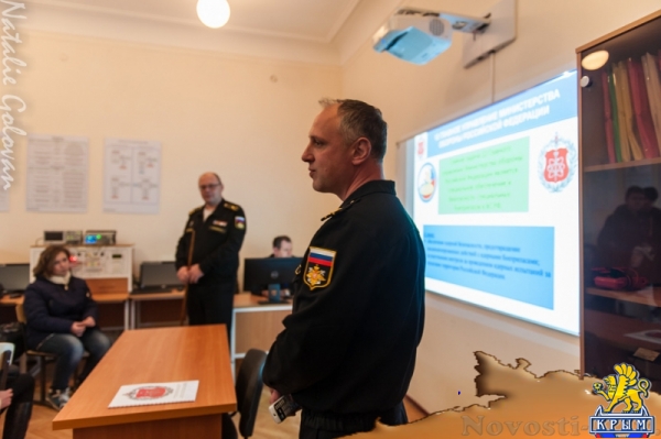 В севастопольском училище имени Нахимова гостям показывали пушки, акваланги и горящие мины (ФОТОРЕПОРТАЖ) - «Общество Крыма»