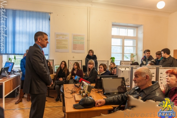 В севастопольском училище имени Нахимова гостям показывали пушки, акваланги и горящие мины (ФОТОРЕПОРТАЖ) - «Общество Крыма»