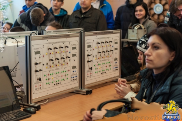 В севастопольском училище имени Нахимова гостям показывали пушки, акваланги и горящие мины (ФОТОРЕПОРТАЖ) - «Общество Крыма»