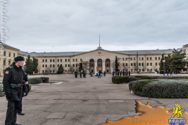 В севастопольском училище имени Нахимова гостям показывали пушки, акваланги и горящие мины (ФОТОРЕПОРТАЖ) - «Общество Крыма»