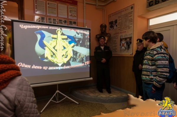В севастопольском училище имени Нахимова гостям показывали пушки, акваланги и горящие мины (ФОТОРЕПОРТАЖ) - «Общество Крыма»