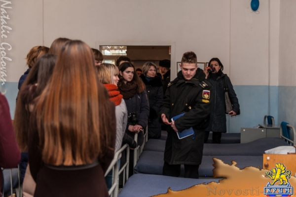 В севастопольском училище имени Нахимова гостям показывали пушки, акваланги и горящие мины (ФОТОРЕПОРТАЖ) - «Общество Крыма»