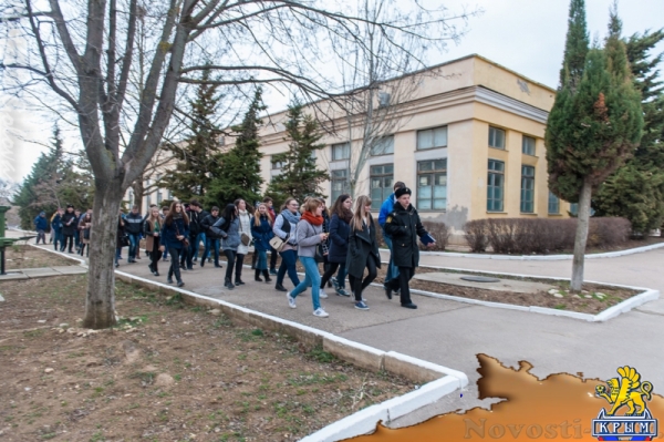 В севастопольском училище имени Нахимова гостям показывали пушки, акваланги и горящие мины (ФОТОРЕПОРТАЖ) - «Общество Крыма»