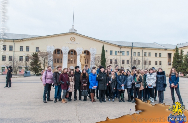 В севастопольском училище имени Нахимова гостям показывали пушки, акваланги и горящие мины (ФОТОРЕПОРТАЖ) - «Общество Крыма»