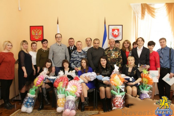 В Крыму первенцам вместе со свидетельствами о рождении выдали повестки в армию на 2032 год (ФОТО) - «Симферополь»