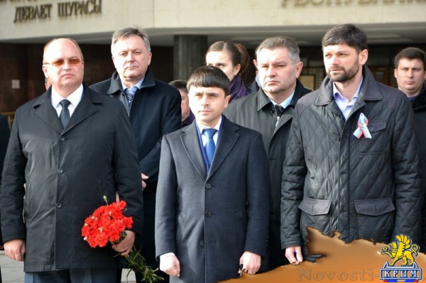 Митинг у Госсовета РК, посвященный событиям февраля 2014-го и началу возвращения Крыма в Россию - «Возвращение в Россию»