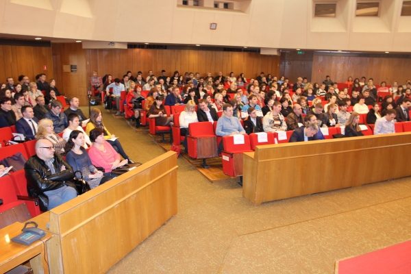 Кадастровые фирмы не должны брать дополнительную плату с заявителей за подачу документов в Госкомрегистр электронным способом- Александр Спиридонов - «Госкомрегистр»