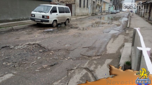 Жители "Старого города" могут добраться домой только на танке (ФОТОФАКТ) - «Симферополь» Жители "Старого города" могут добраться домой только на танке (ФОТОФАКТ) - «Симферополь»