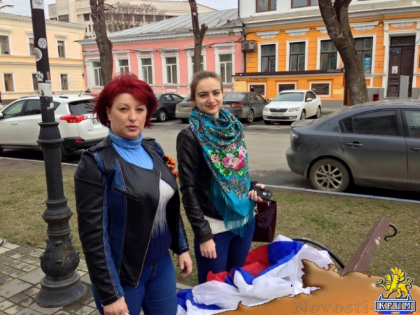 Участники «русской весны» пикетировали симферопольские кинотеатры, запустившие фильм украинского неонациста (ФОТО) - «Общество Крыма»