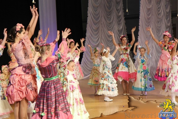 Керчанок одарили вниманием и благодарностями - «Керчь»