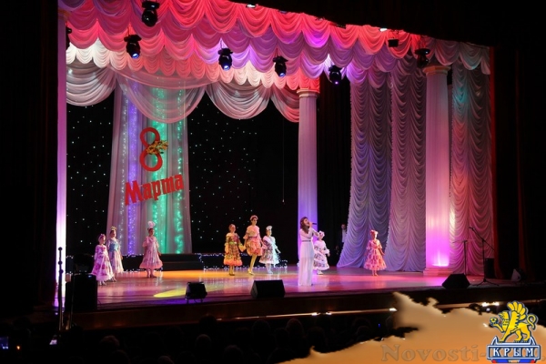 Керчанок одарили вниманием и благодарностями - «Керчь»