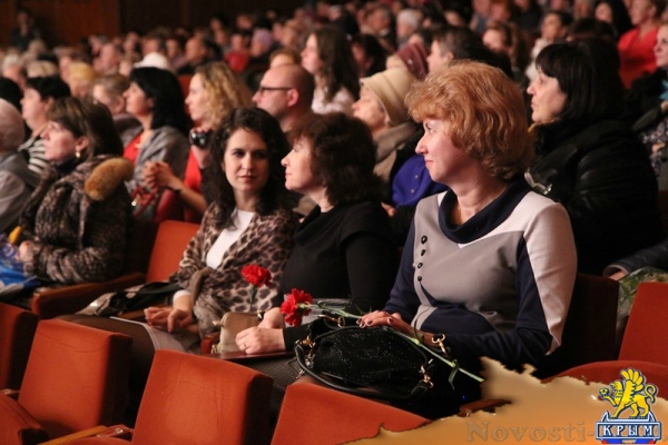 Керчанок одарили вниманием и благодарностями - «Керчь»