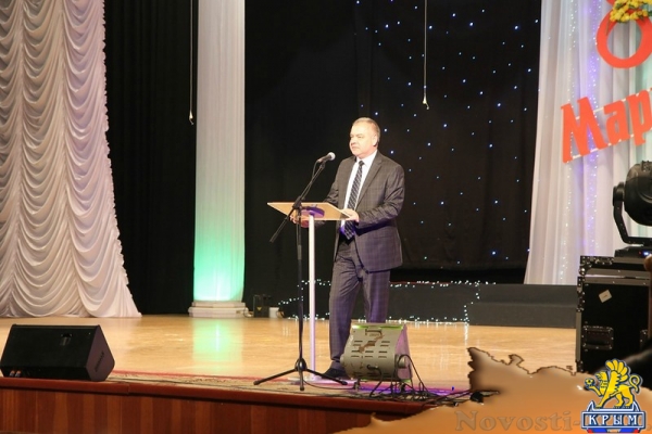 Керчанок одарили вниманием и благодарностями - «Керчь»