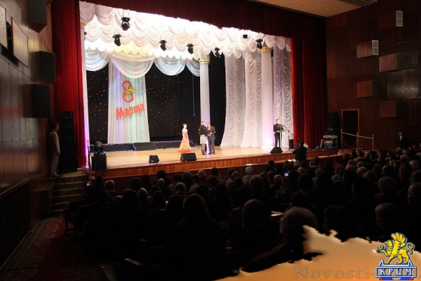 Керчанок одарили вниманием и благодарностями - «Керчь»