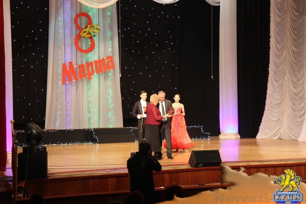 Керчанок одарили вниманием и благодарностями - «Керчь»