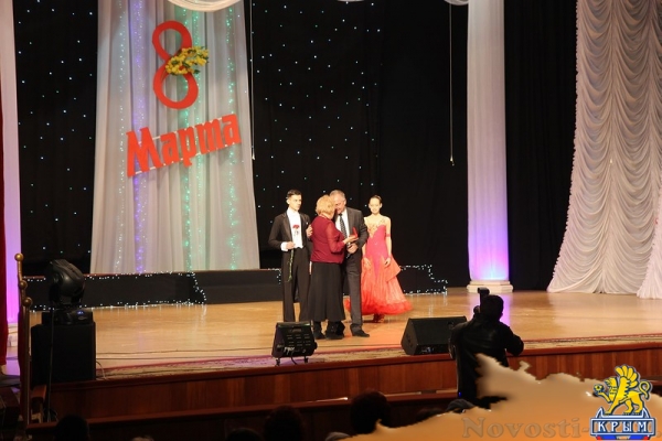 Керчанок одарили вниманием и благодарностями - «Керчь»