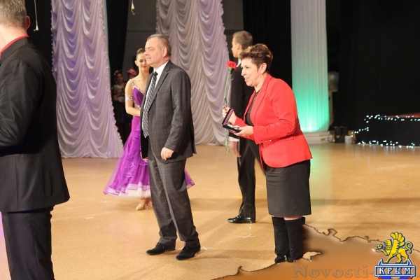 Керчанок одарили вниманием и благодарностями - «Керчь»