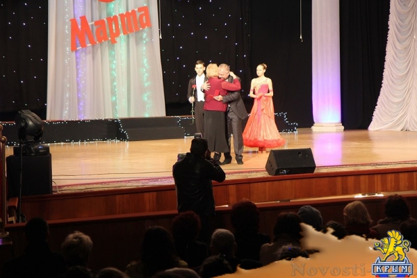 Керчанок одарили вниманием и благодарностями - «Керчь»