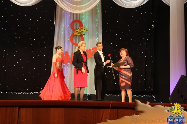 Керчанок одарили вниманием и благодарностями - «Керчь»