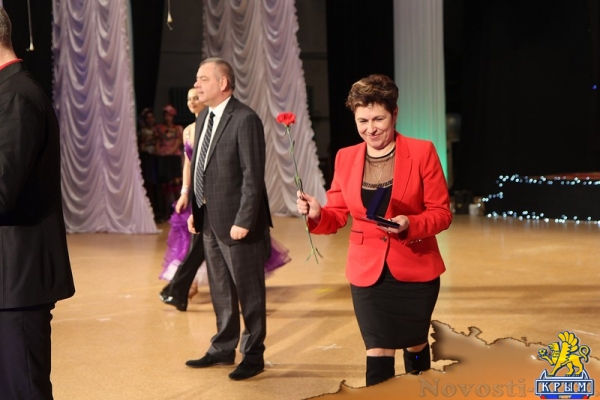 Керчанок одарили вниманием и благодарностями - «Керчь»