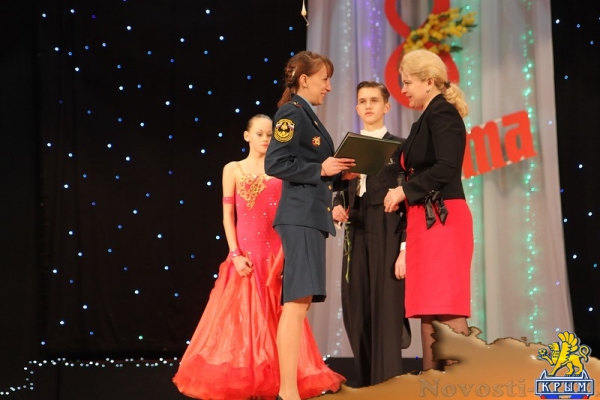 Керчанок одарили вниманием и благодарностями - «Керчь»